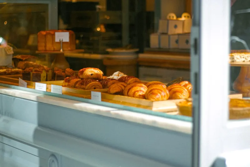 La dernière pain au chocolat : guide de survie dans l'arène silencieuse de la boulangerie française